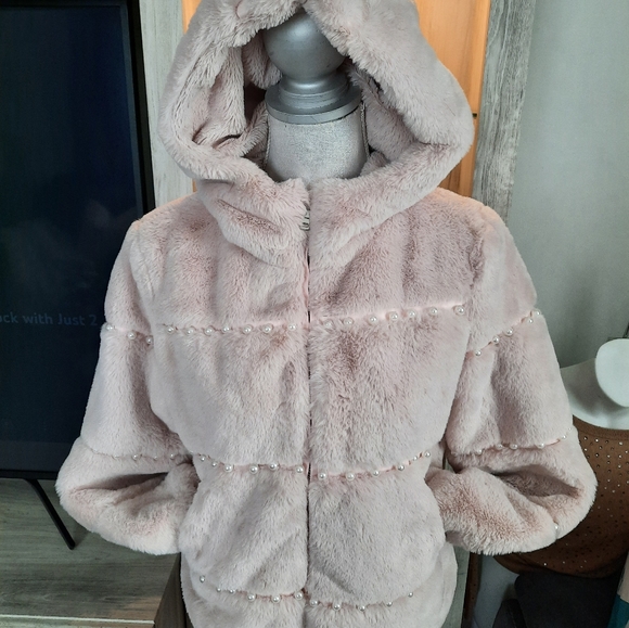 L A  coalition Faux-fur jacket size youth medium decorated with white pearls - Picture 2 of 7